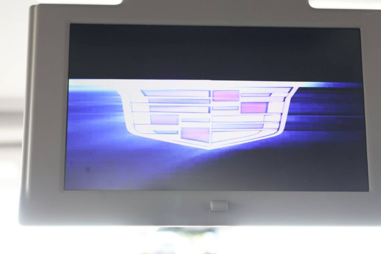 Used 2019 Cadillac Escalade Premium Luxury w/ LPO, Radiant Package AWD/4WD image 23