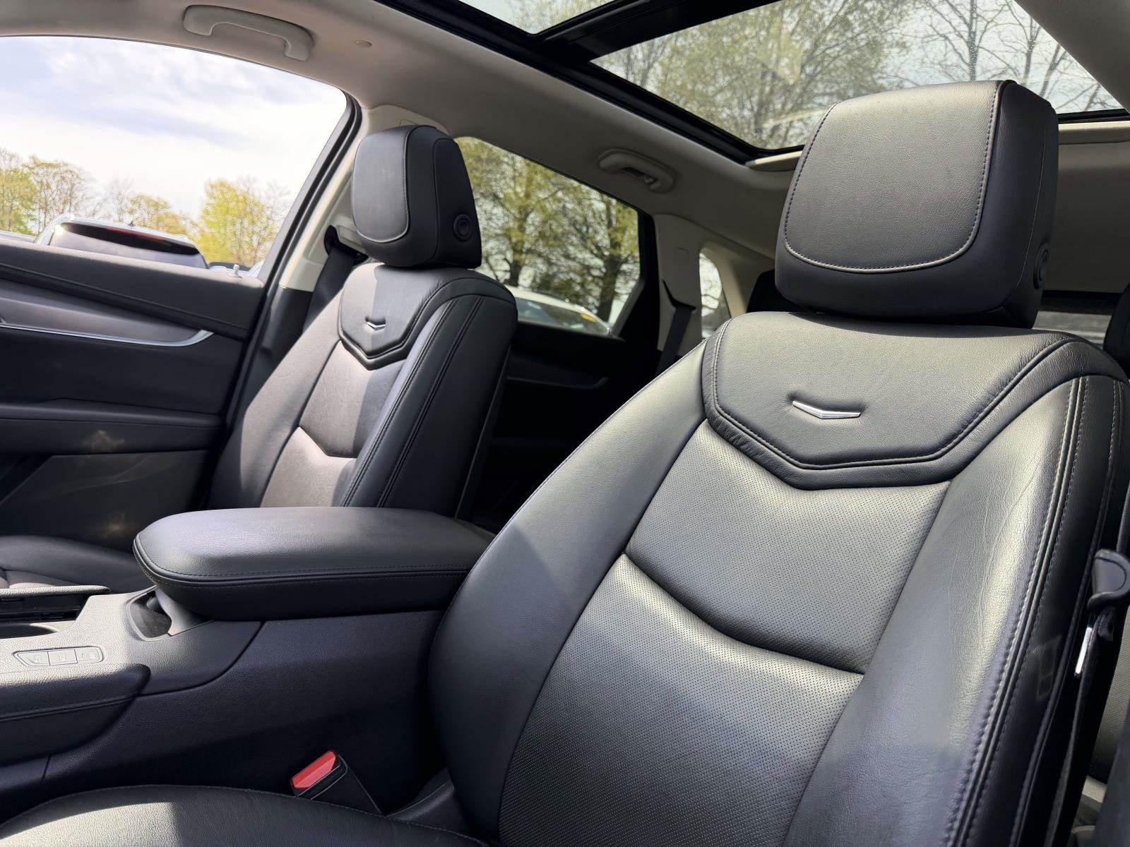 Used 2018 Cadillac XT5 Luxury w/ LPO, Black Ice Package AWD/4WD image 9