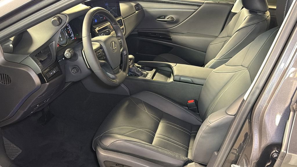 Certified 2025 Lexus ES 300h w/ Luxury Package FWD image 18