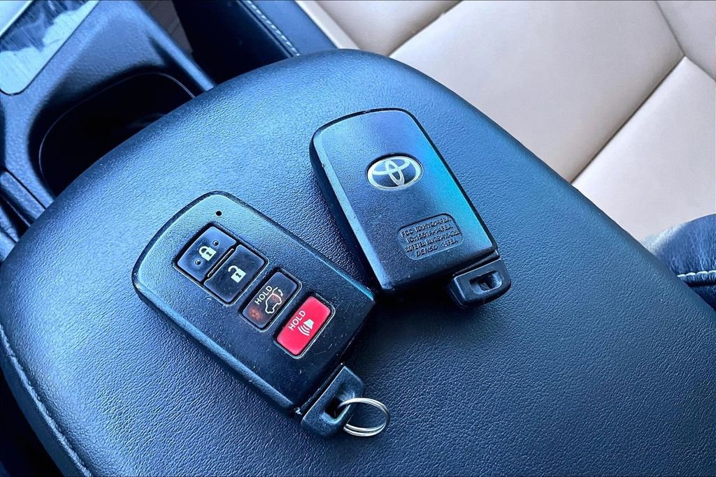 Used 2016 Toyota RAV4 Limited image 34