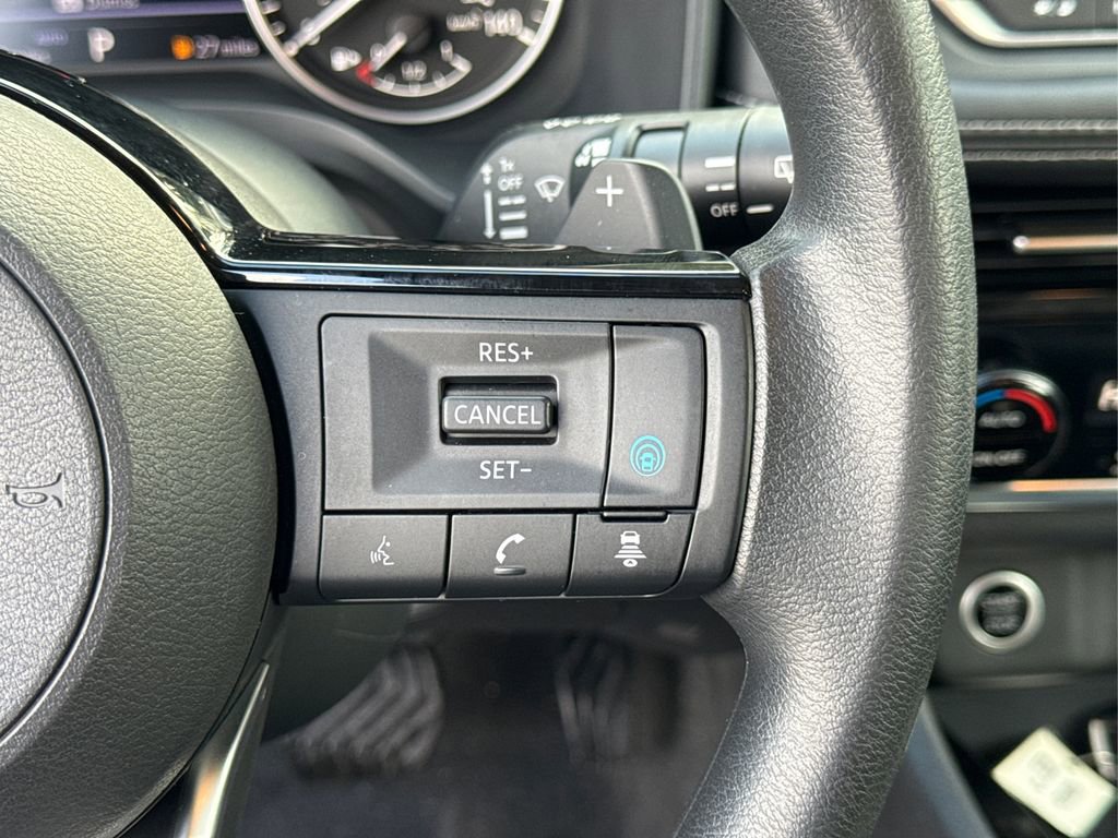 Used 2023 Nissan Rogue SV image 23