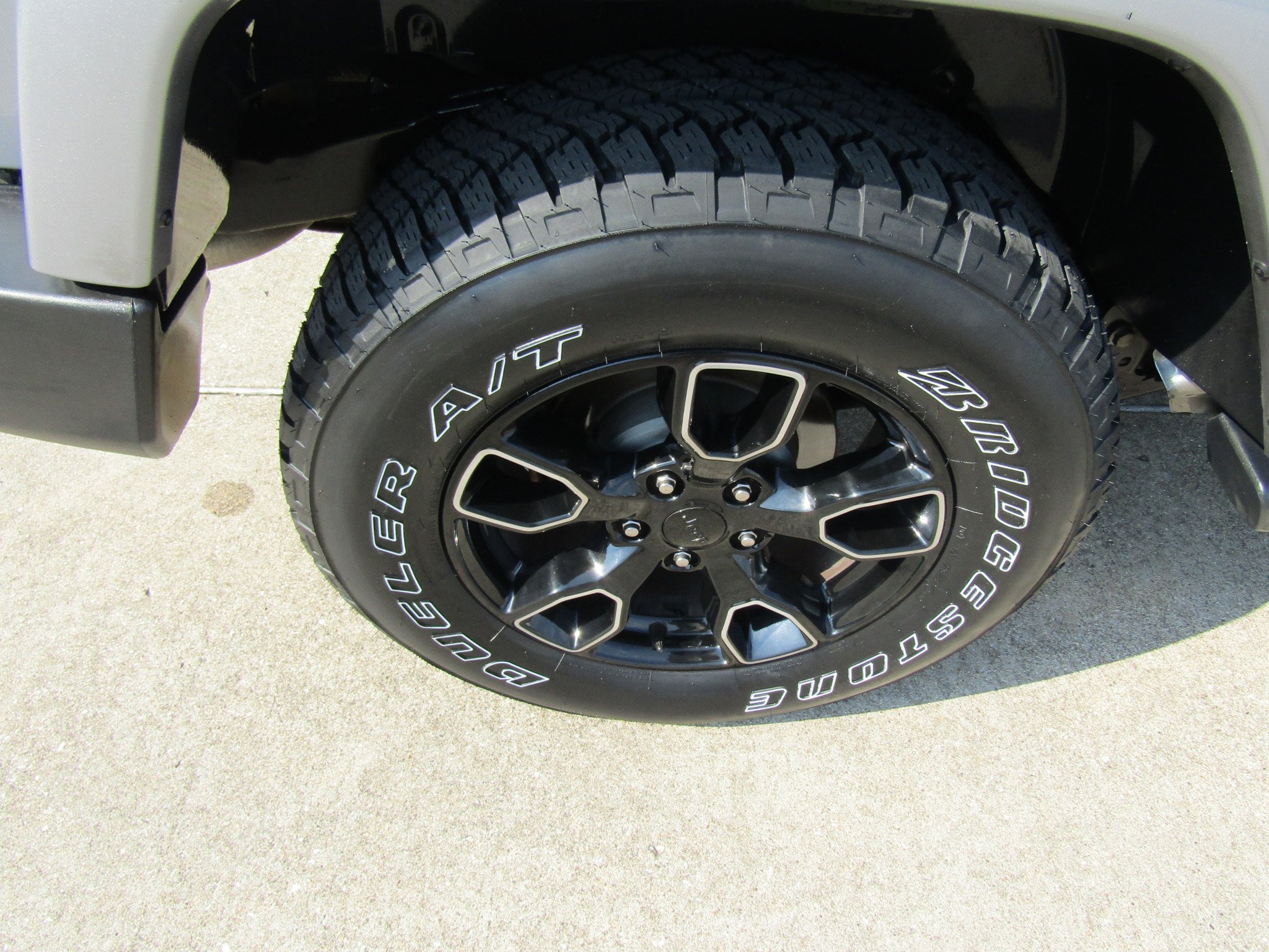 Used 2017 Jeep Wrangler Unlimited Sahara AWD/4WD image 12