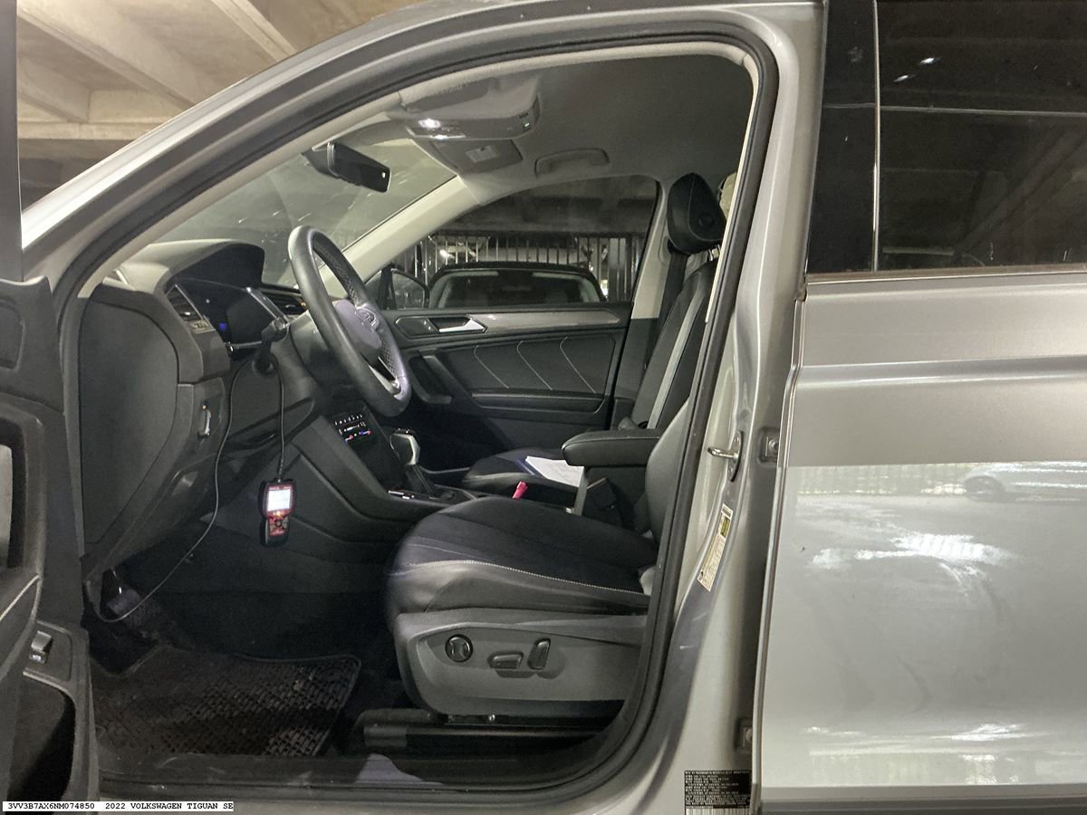 Used 2022 Volkswagen Tiguan SE FWD image 9