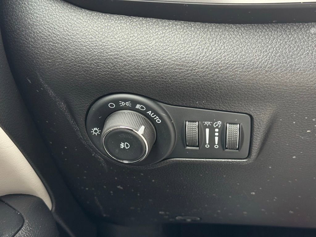 Used 2025 Jeep Compass Limited AWD/4WD image 32