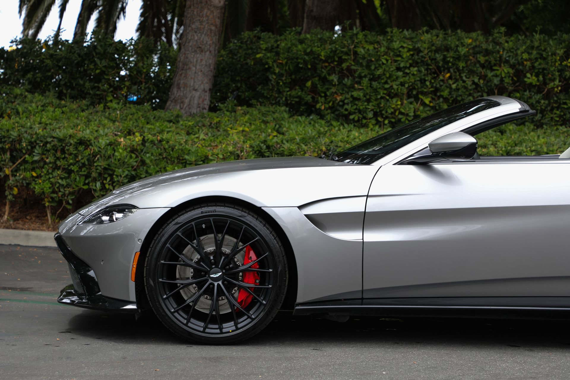 Used 2023 Aston Martin V8 Vantage Roadster RWD image 28