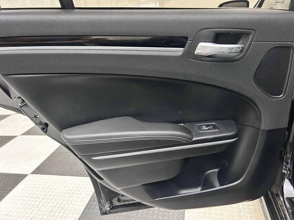 Used 2023 Chrysler 300 S w/ Comfort Group RWD image 12