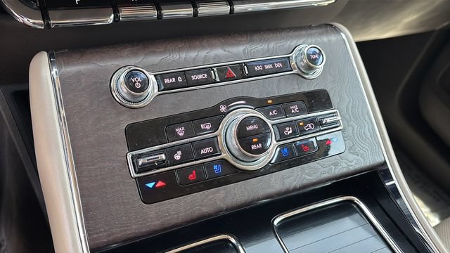 Used 2023 Lincoln Aviator Reserve w/ Equipment Group 201A AWD/4WD image 31