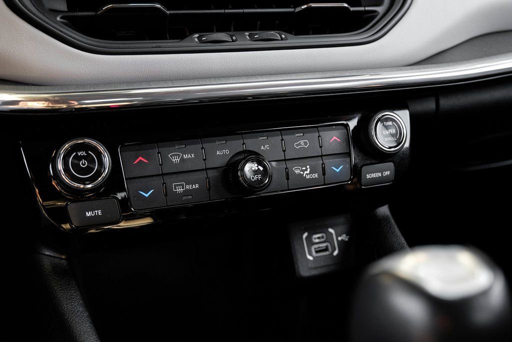 Used 2022 Jeep Compass Limited image 36