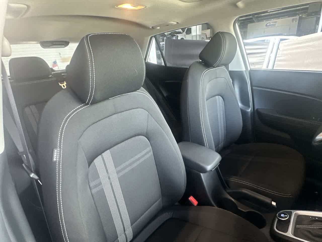 Used 2024 Hyundai Venue SEL FWD image 27