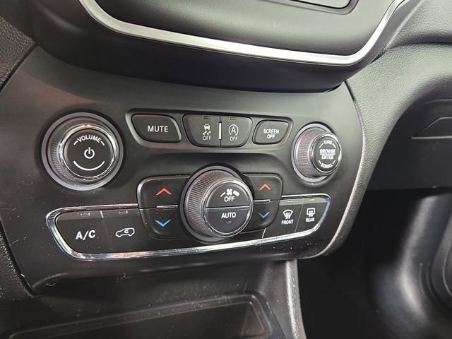 Used 2019 Jeep Cherokee Latitude Plus w/ Comfort/Convenience Group image 20