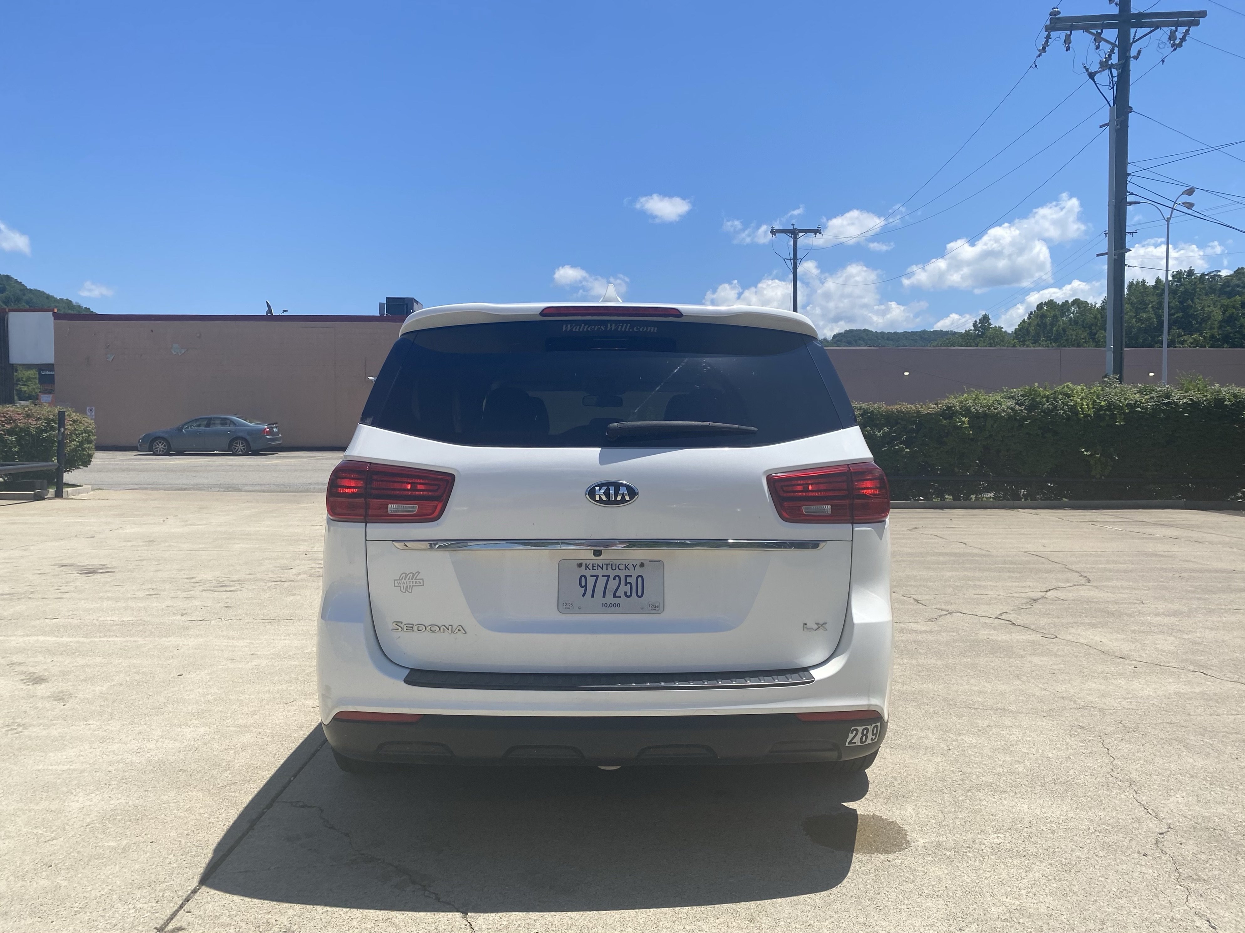 Used 2021 Kia Sedona LX FWD image 12