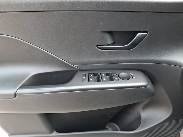 Used 2025 Hyundai Kona SEL AWD/4WD image 12