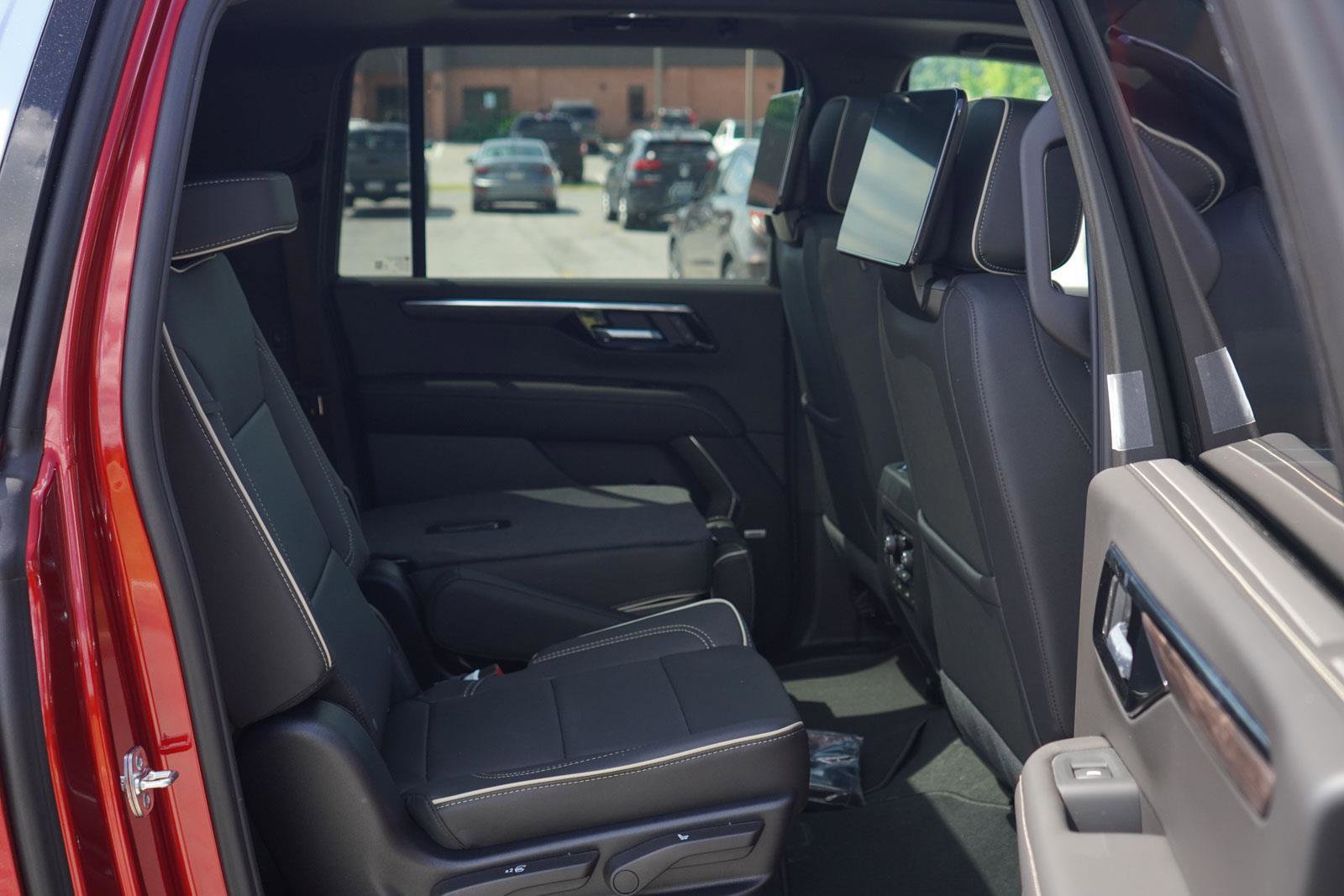 New 2025 Chevrolet Suburban Premier image 29