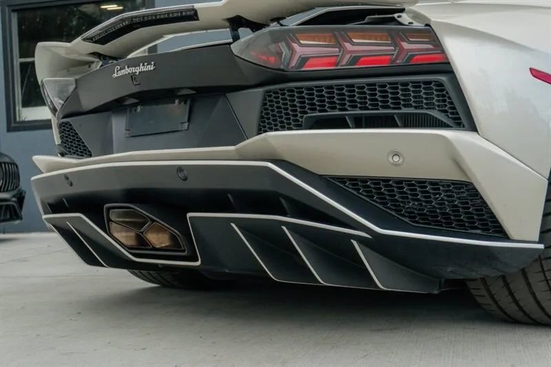 Used 2017 Lamborghini Aventador S image 48