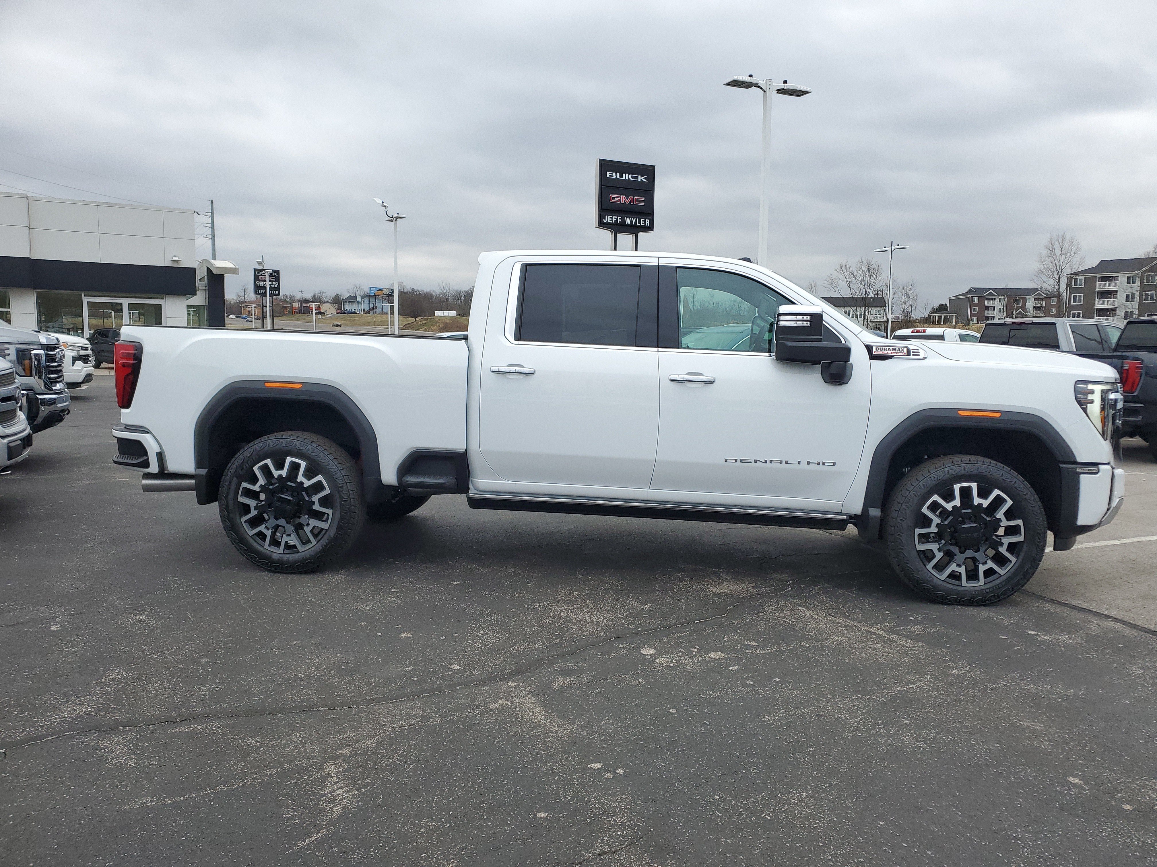 New 2026 GMC Sierra 2500 Denali w/ Denali Reserve Package AWD/4WD image 3