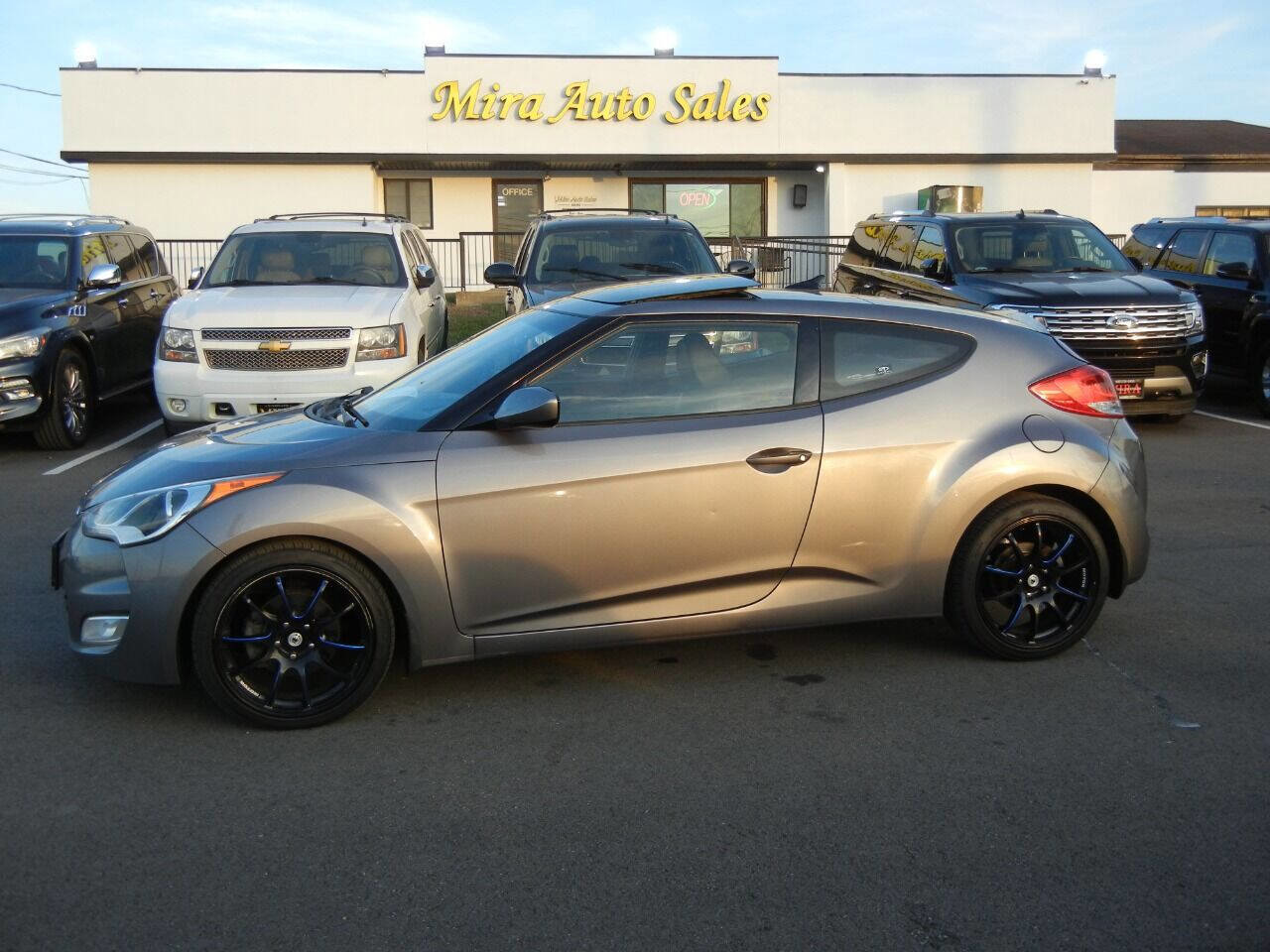 Used 2013 Hyundai Veloster w/ Style Pkg