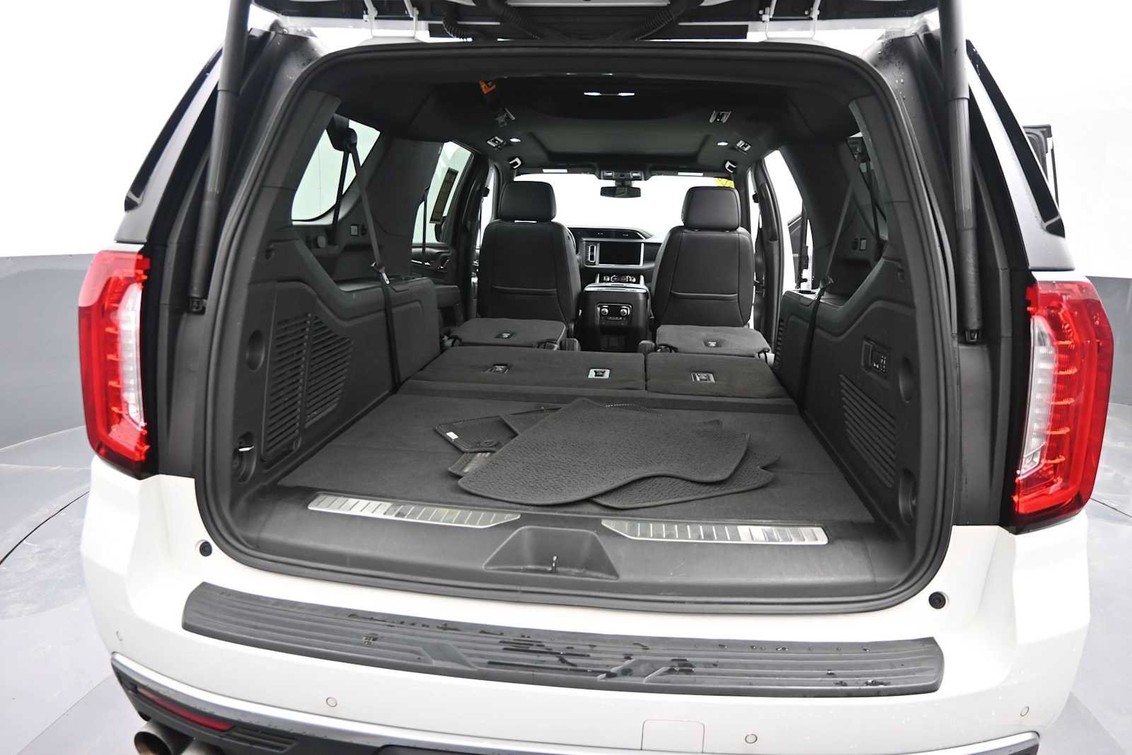 Used 2022 GMC Yukon XL Denali AWD/4WD image 14