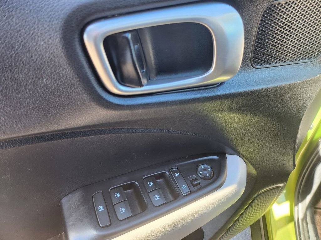 Certified 2021 Hyundai Venue SEL w/ Premium Package image 31