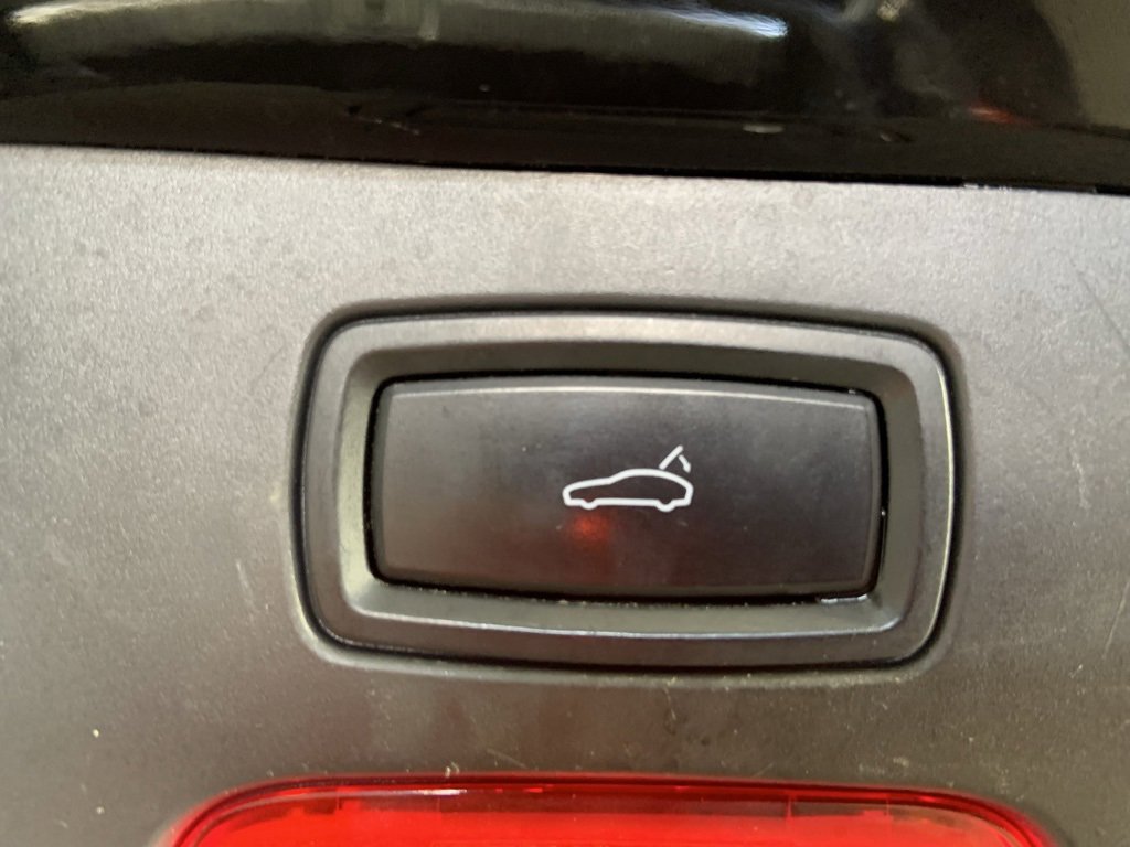 Used 2014 Porsche Cayenne w/ Basic Package image 21