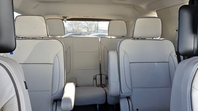 Used 2024 GMC Yukon Denali w/ Advanced Technology Package AWD/4WD image 31