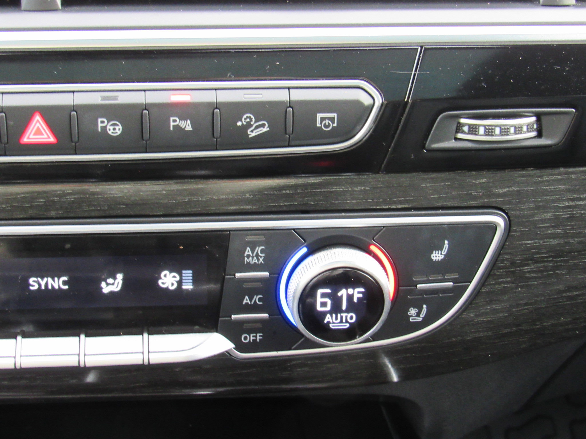 Used 2019 Audi Q7 3.0T Prestige image 26