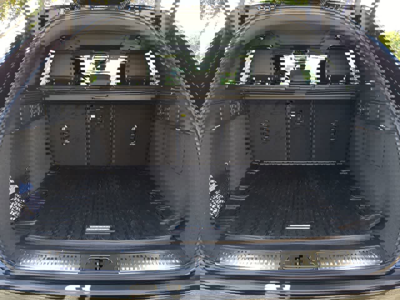 New 2026 Land Rover Range Rover Velar Dynamic SE image 37