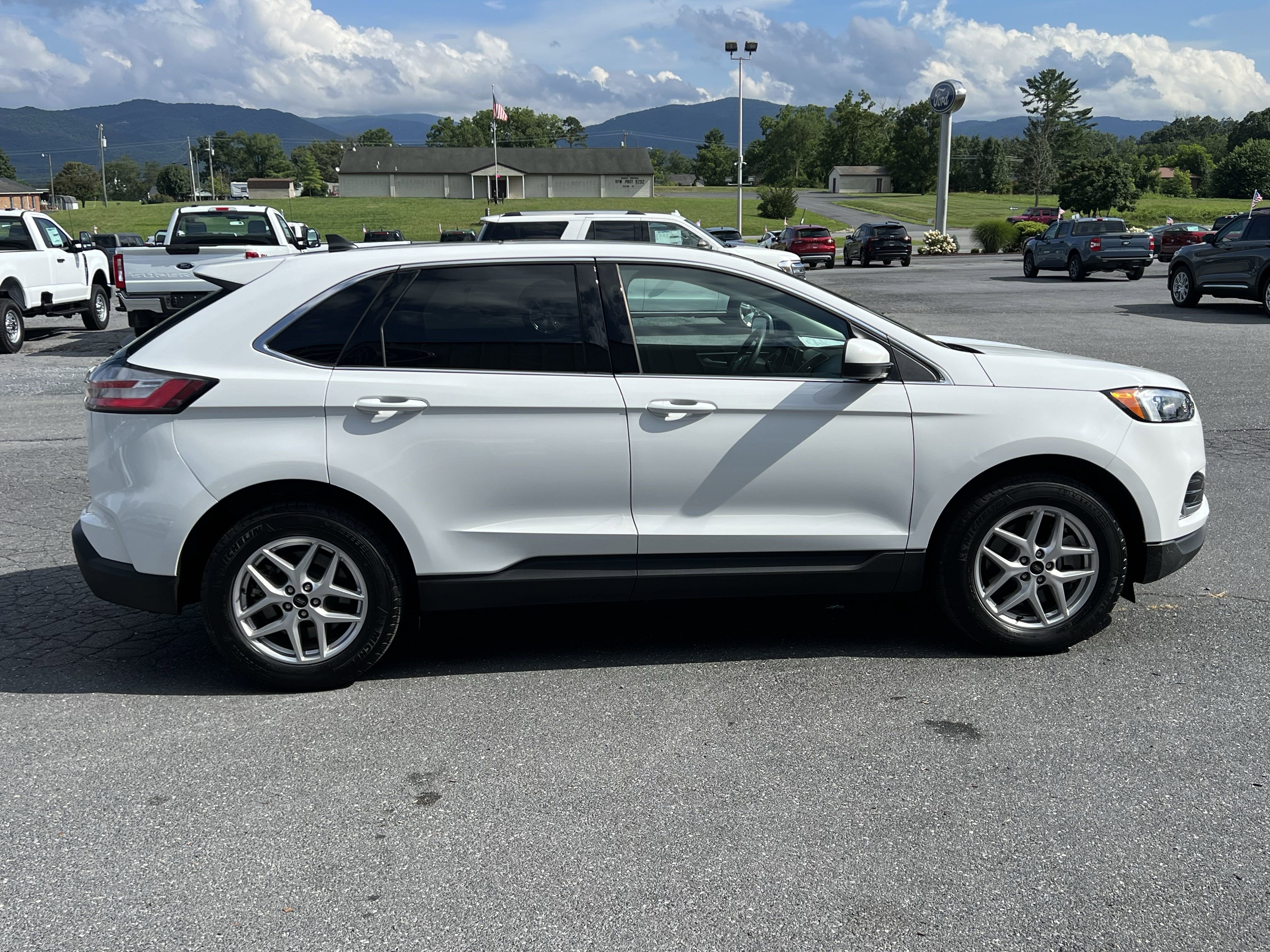 Used 2024 Ford Edge SEL w/ Convenience Package image 5