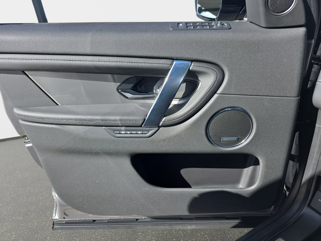 Certified 2025 Land Rover Discovery Sport Dynamic SE AWD/4WD image 27