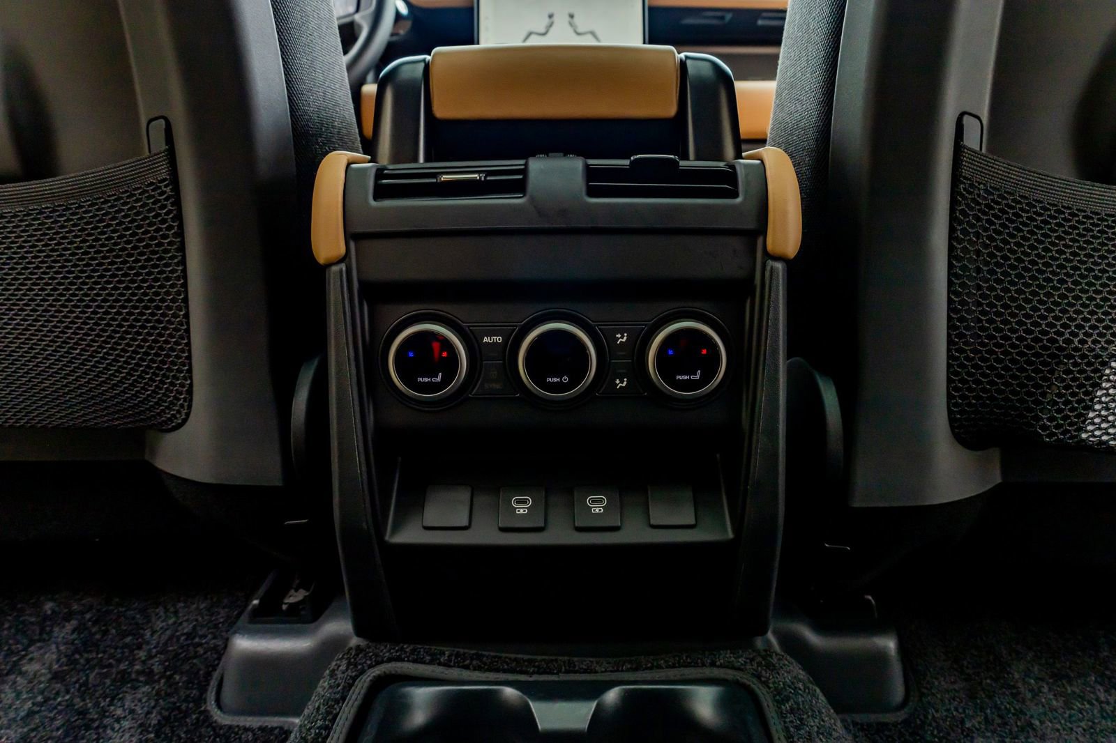 Used 2025 Land Rover Defender 130 V8 image 33