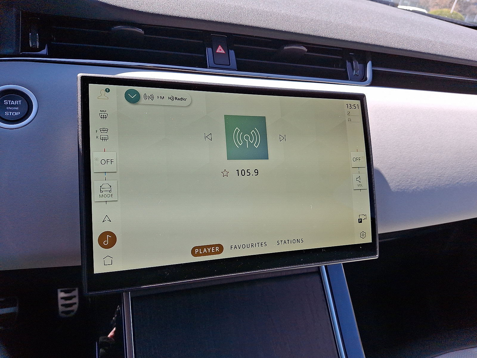 Certified 2026 Land Rover Range Rover Evoque Dynamic SE image 8