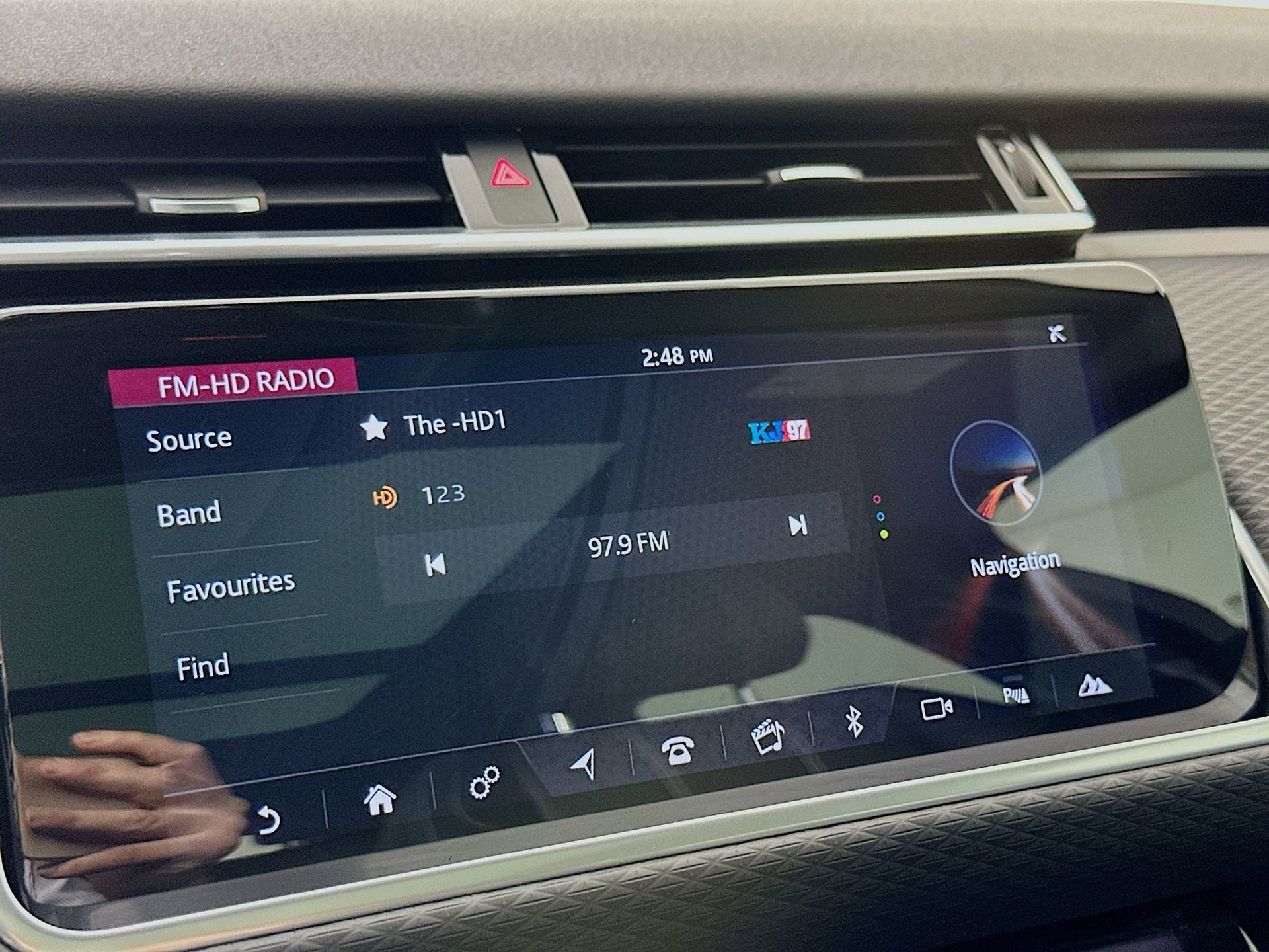 Used 2020 Land Rover Range Rover Velar R-Dynamic S image 16