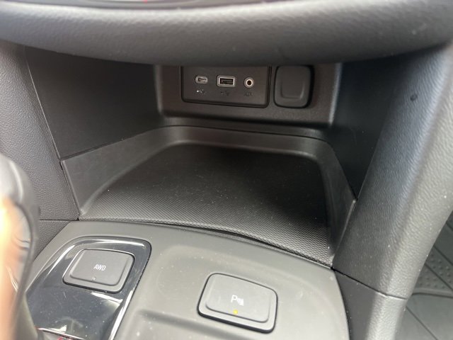 Used 2022 Chevrolet Equinox RS w/ LPO, Floor Liner Package image 29