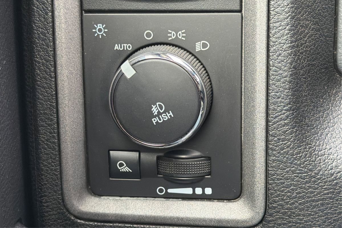 Used 2015 RAM 1500 Express image 16