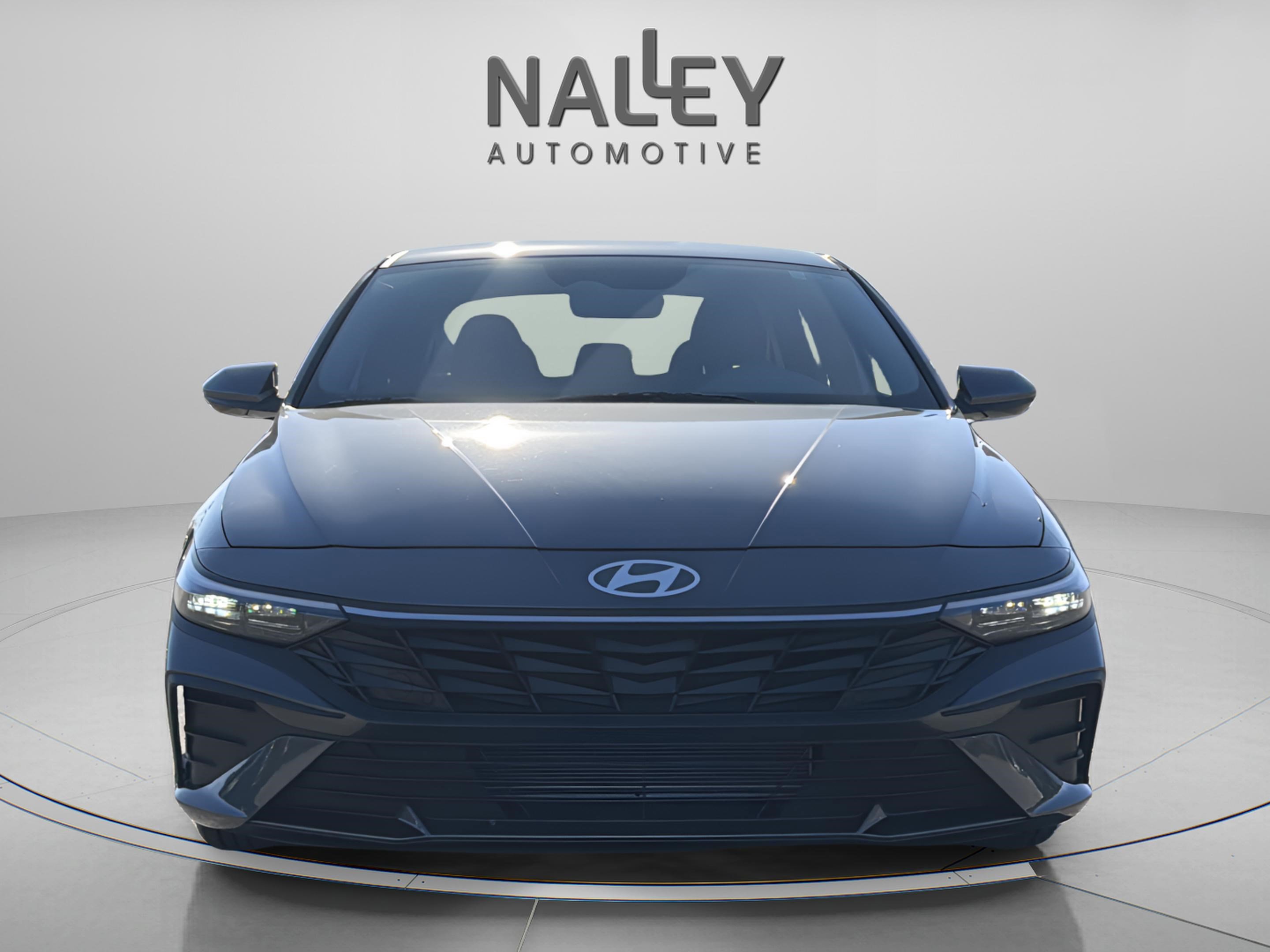 Used 2025 Hyundai Elantra SE image 9