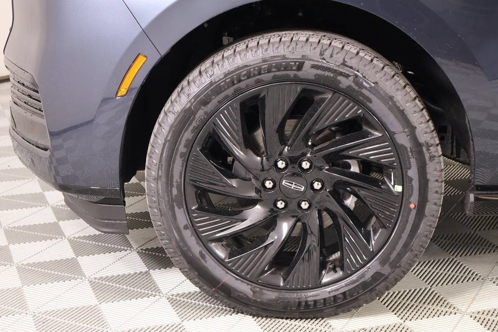 New 2025 Lincoln Navigator Reserve w/ Jet Appearance Package AWD/4WD image 19