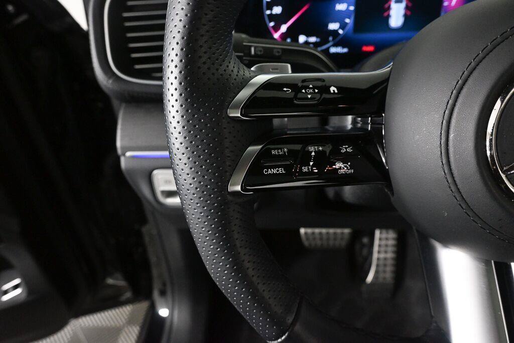 Used 2025 Mercedes-Benz GLS 580 4MATIC image 10