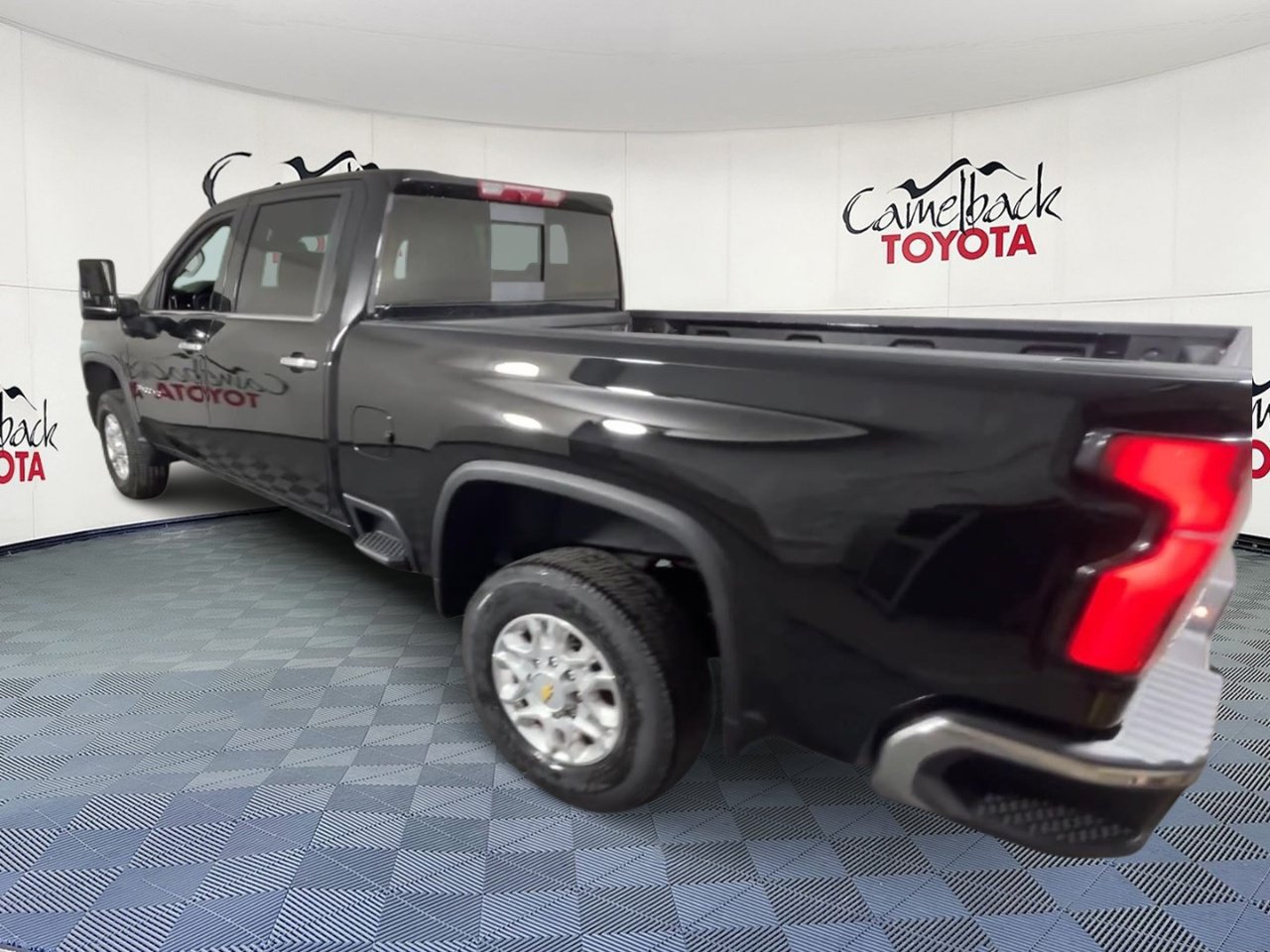 Used 2025 Chevrolet Silverado 3500 LTZ w/ LTZ Convenience Package AWD/4WD image 8