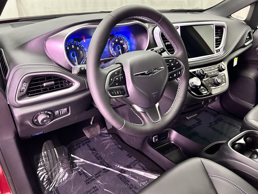 New 2026 Chrysler Pacifica Select AWD/4WD image 16
