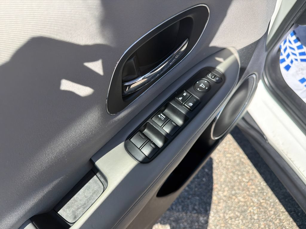 Used 2017 Honda HR-V EX image 11