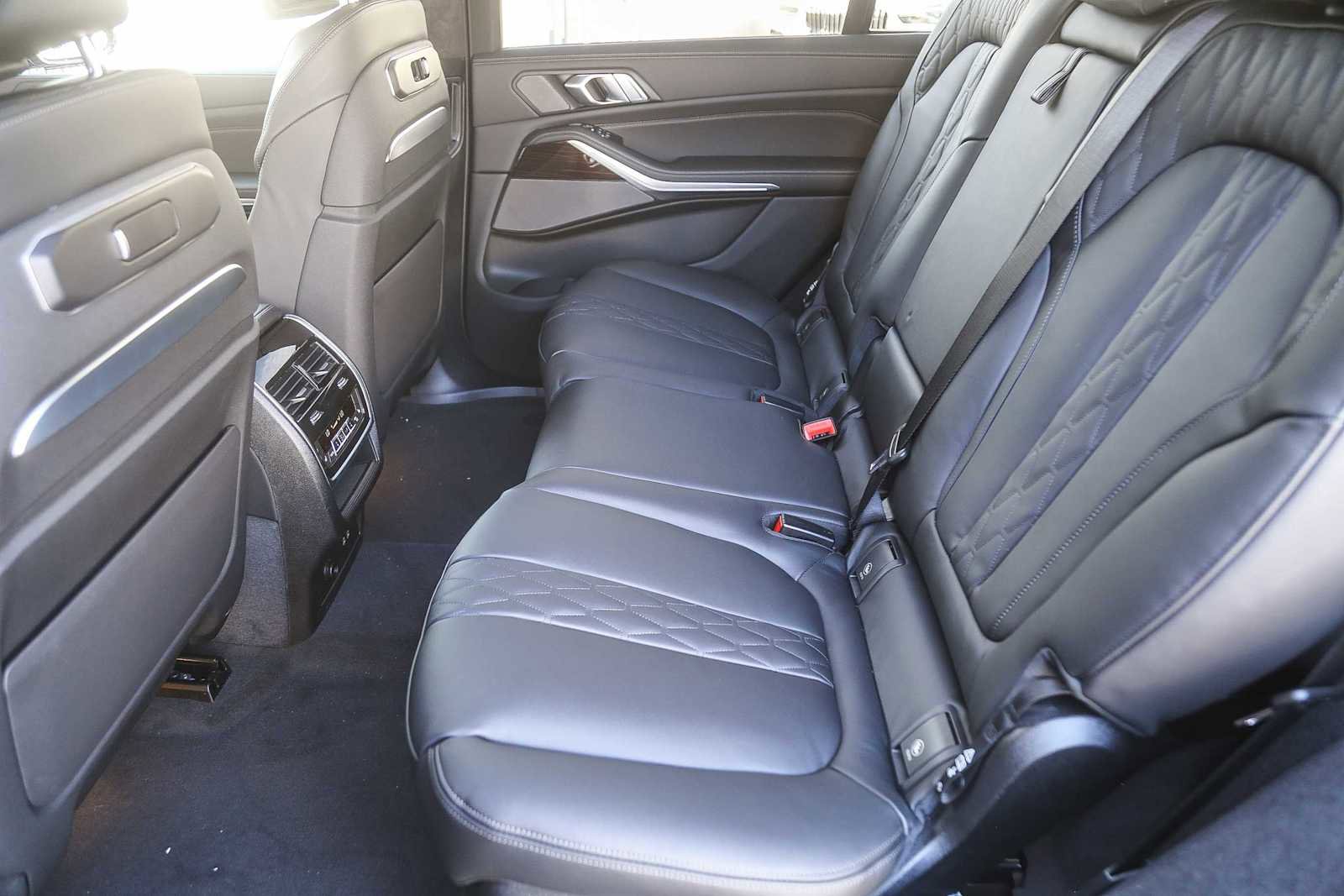 New 2026 BMW X7 M60i image 15