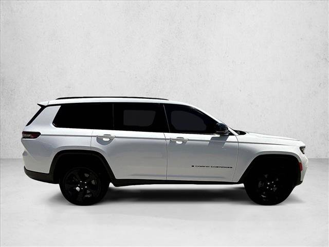 Used 2022 Jeep Grand Cherokee L Laredo RWD image 3