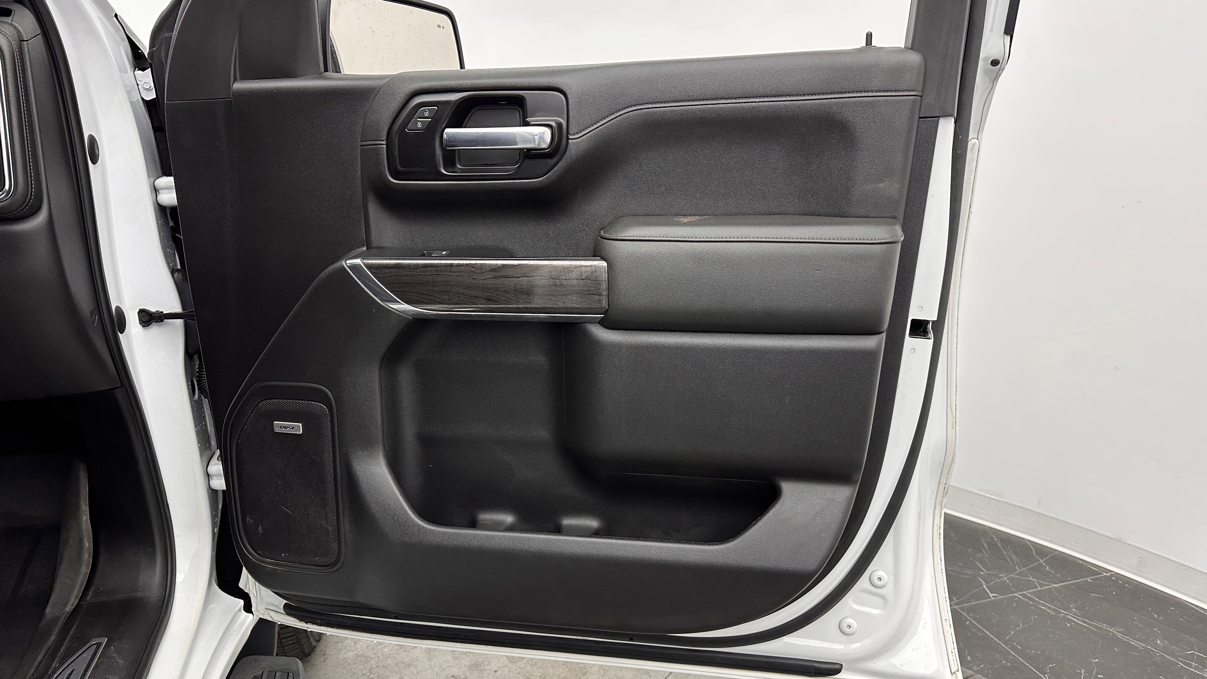 Used 2022 Chevrolet Silverado 1500 LTZ w/ LTZ Premium Package AWD/4WD image 32