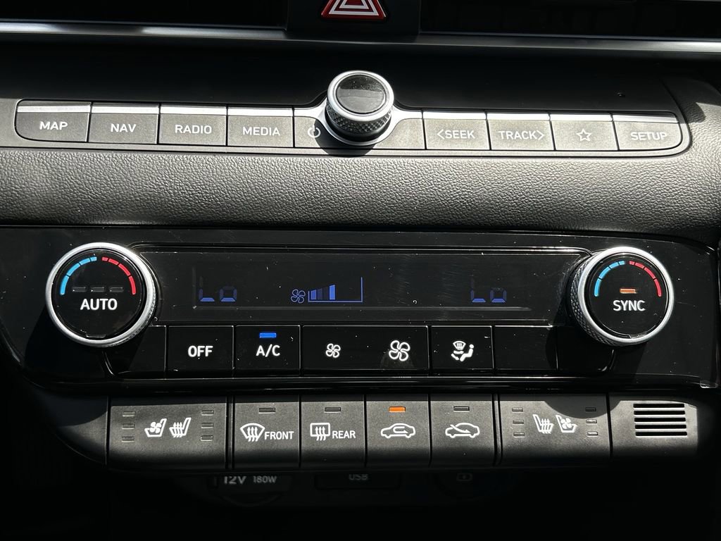 Used 2023 Hyundai Elantra Limited FWD image 21
