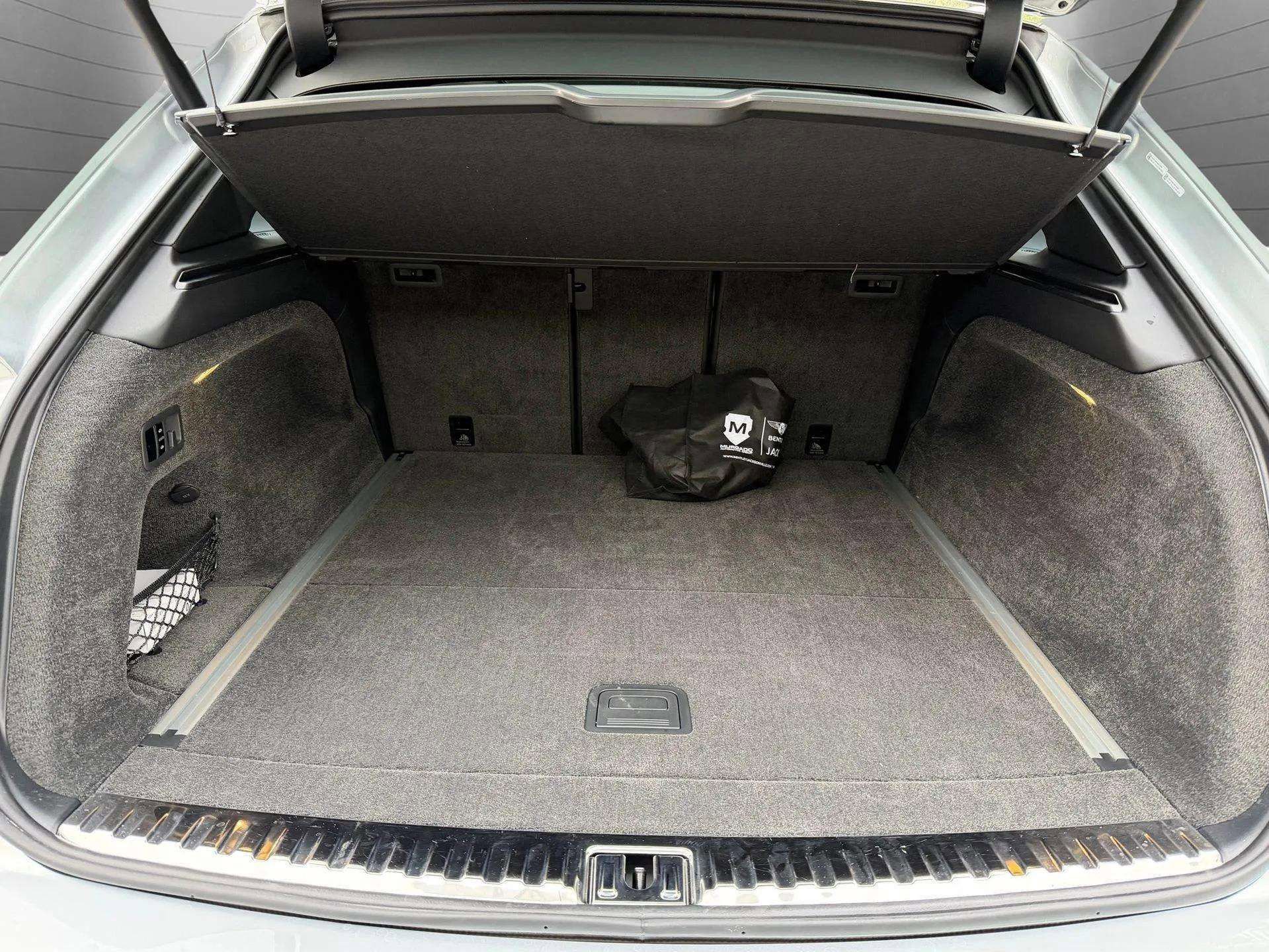 Used 2024 Bentley Bentayga Extended Wheelbase image 40