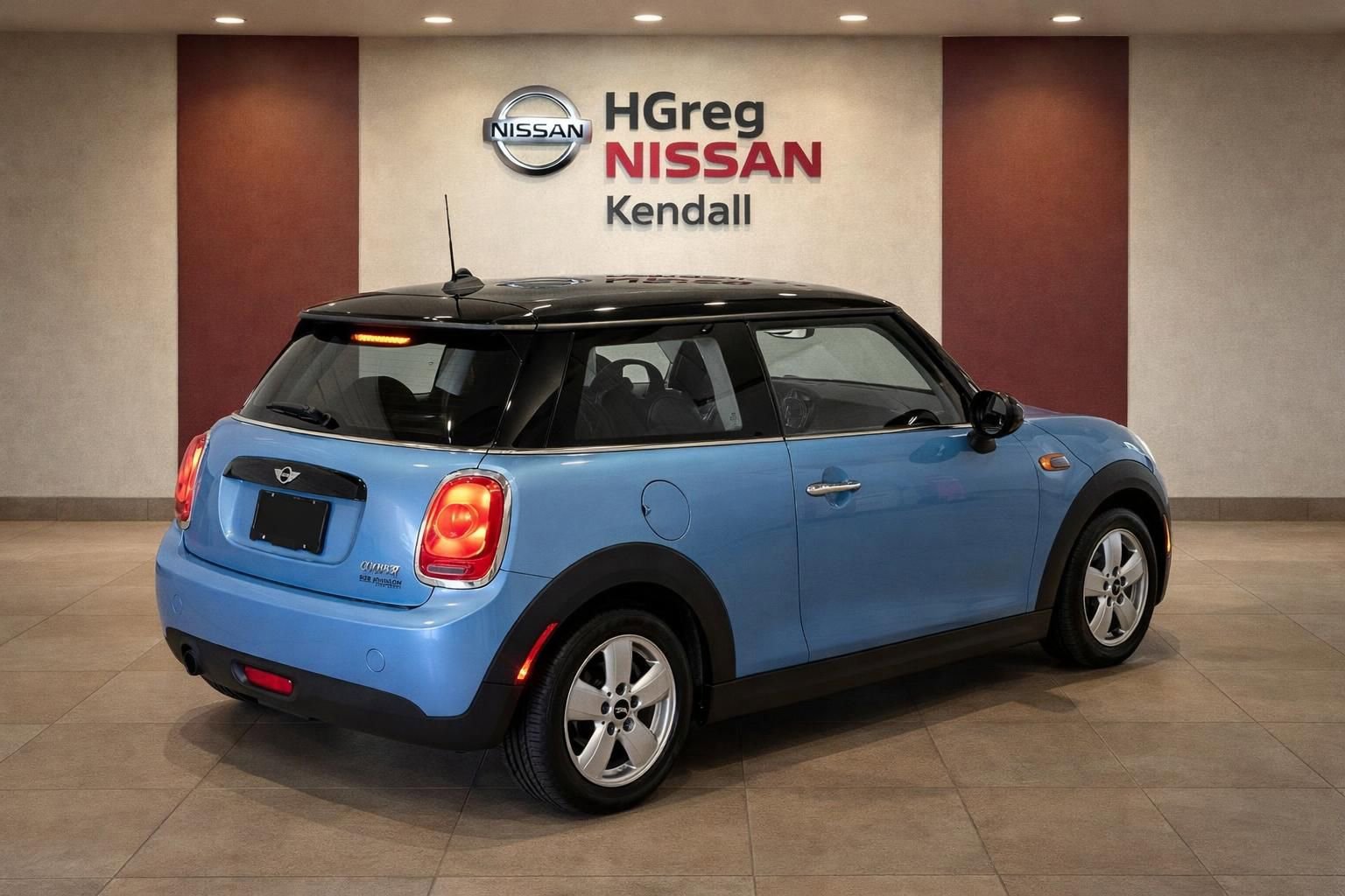 Used 2017 MINI Cooper 2-Door Hardtop FWD image 4