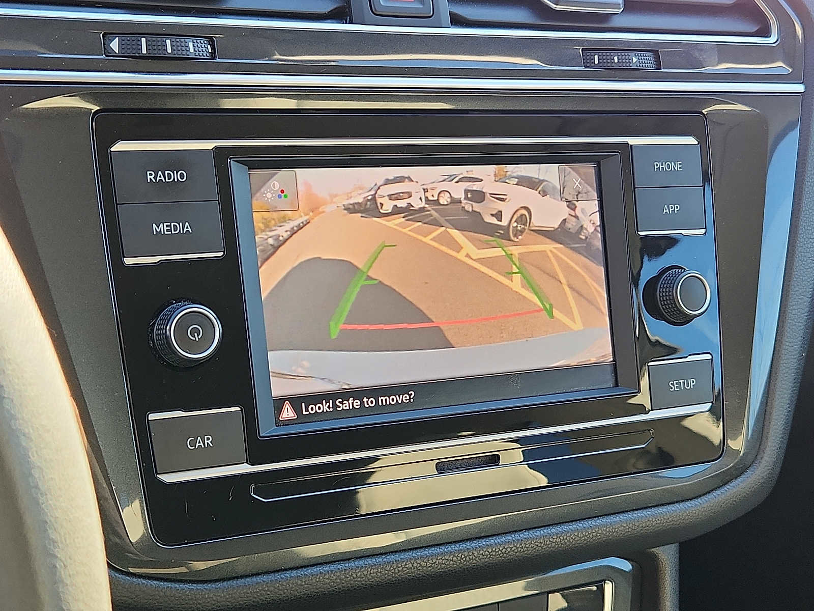 Used 2018 Volkswagen Tiguan S image 16