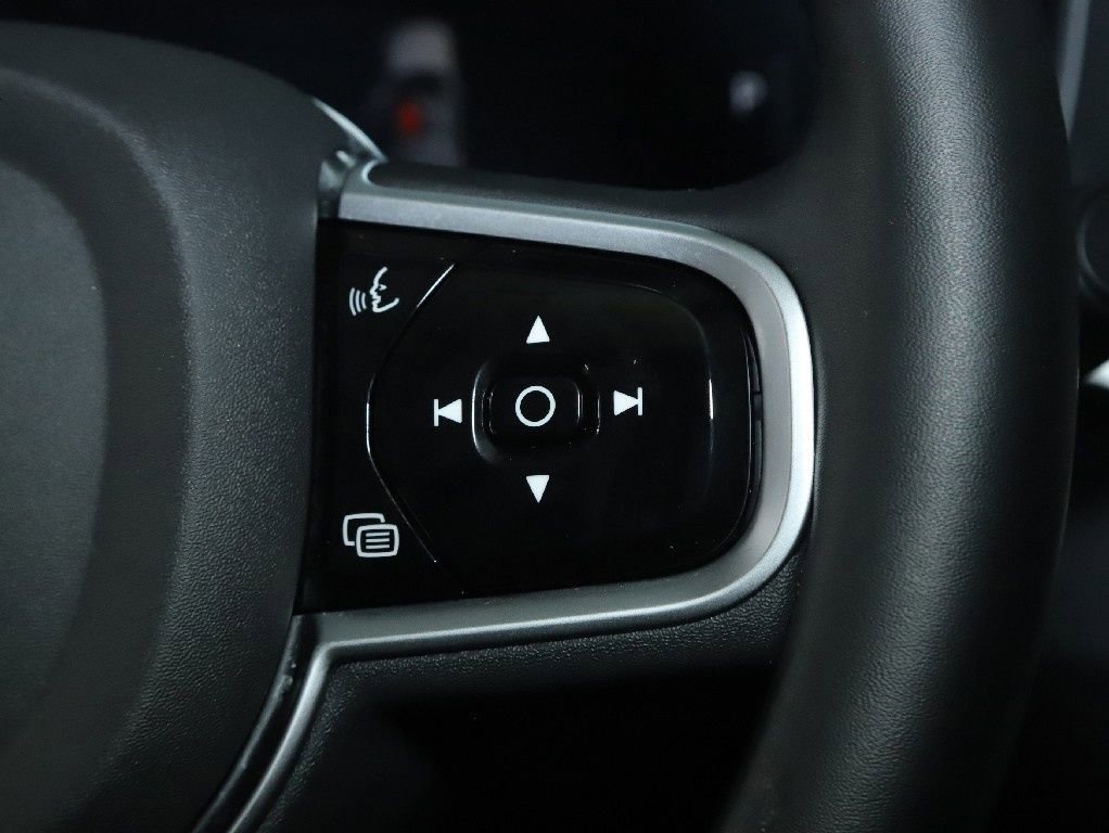 Used 2025 Volvo V60 B5 Cross Country Plus image 26