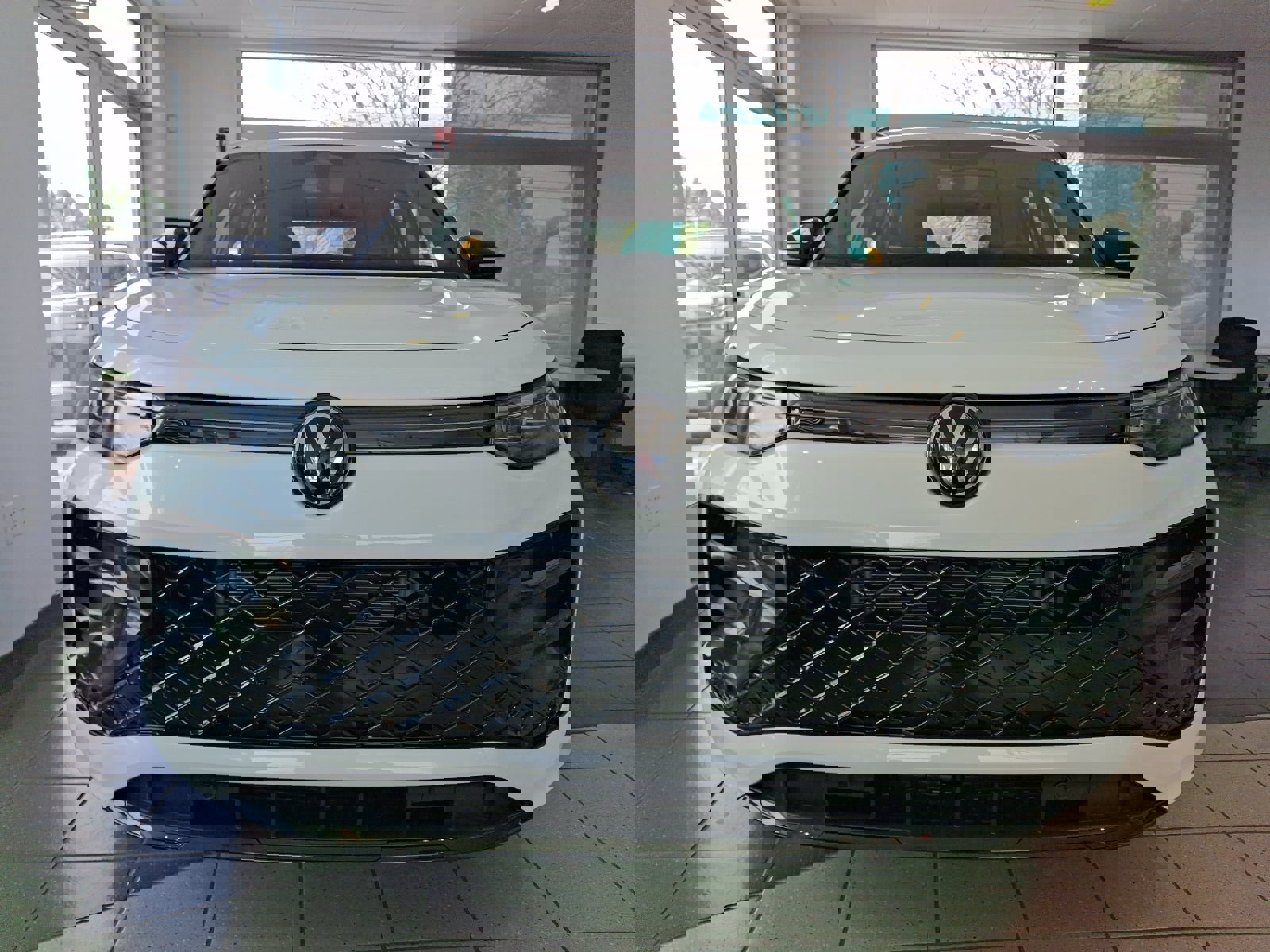 New 2026 Volkswagen Tiguan SE R-Line image 2