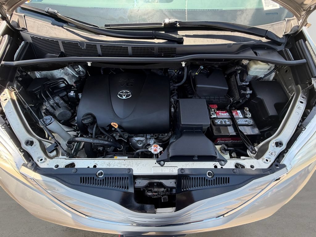 Used 2017 Toyota Sienna LE FWD image 9