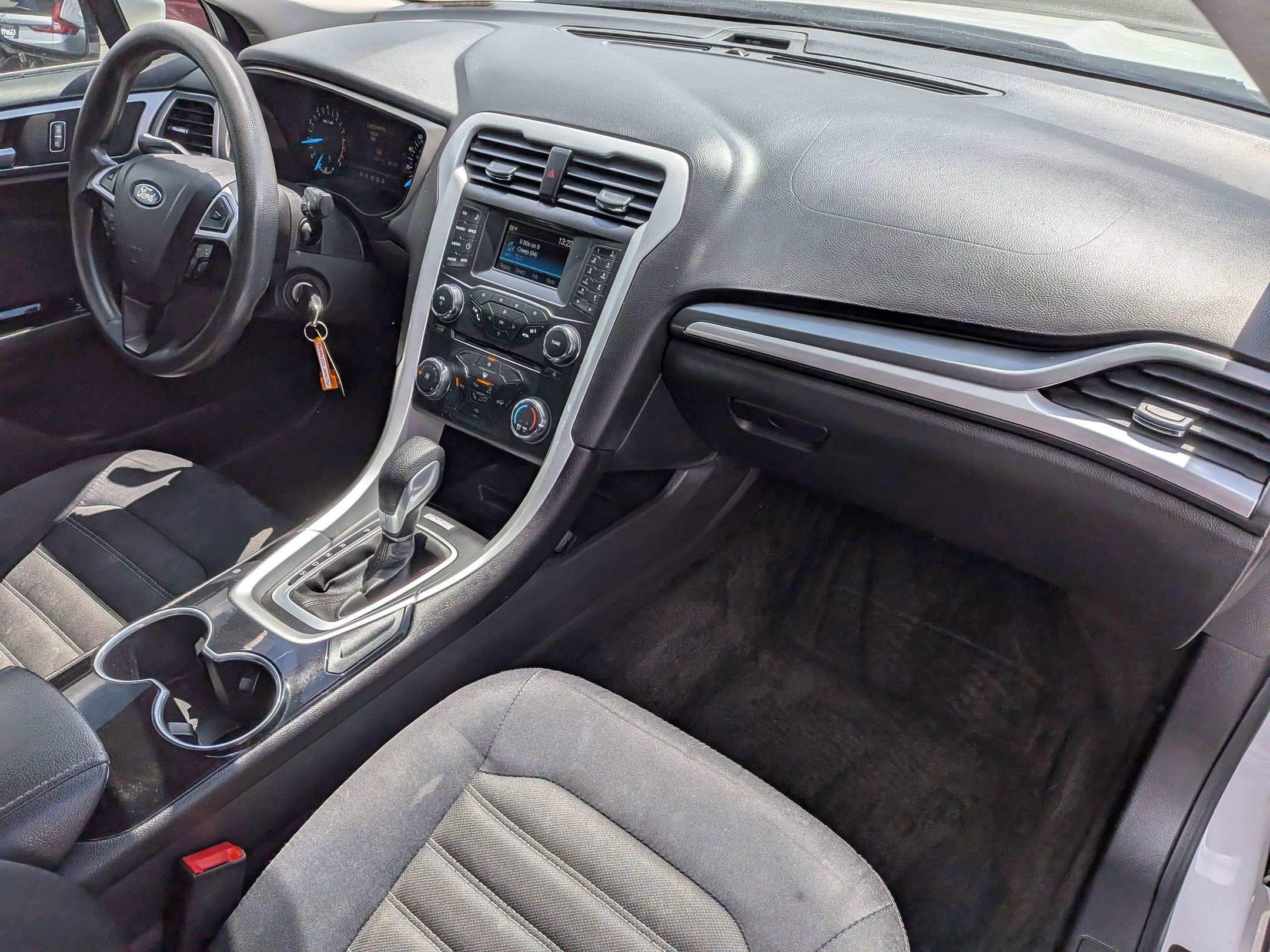 Used 2015 Ford Fusion SE FWD image 32